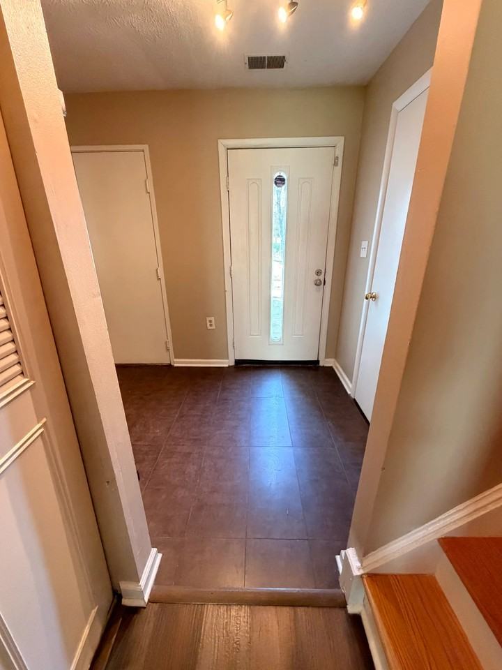 4611 Winterberry Ln - Photo 5 of 19