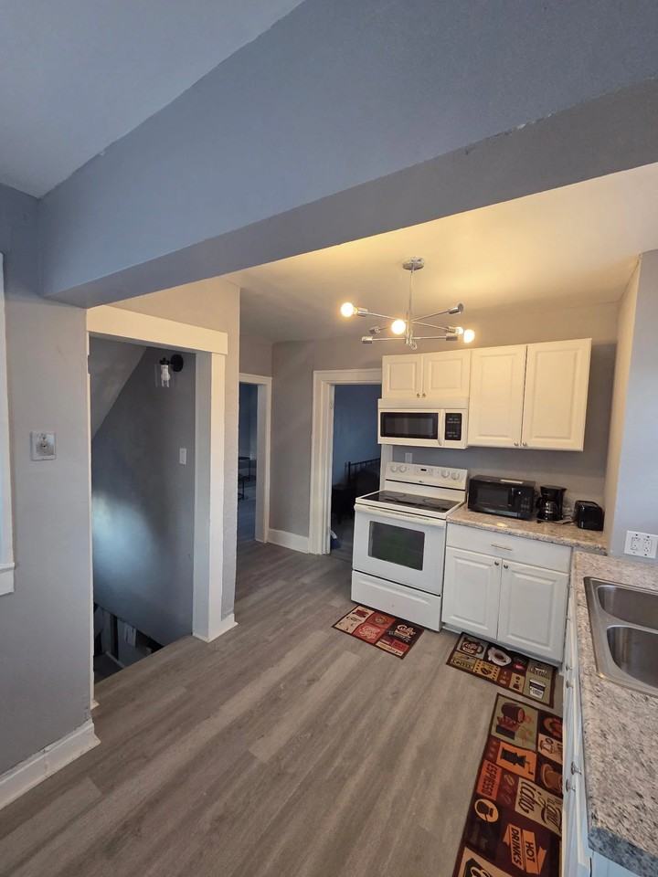 763 Dupont St - Photo 2 of 9