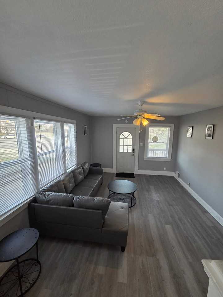 763 Dupont St - Photo 3 of 9