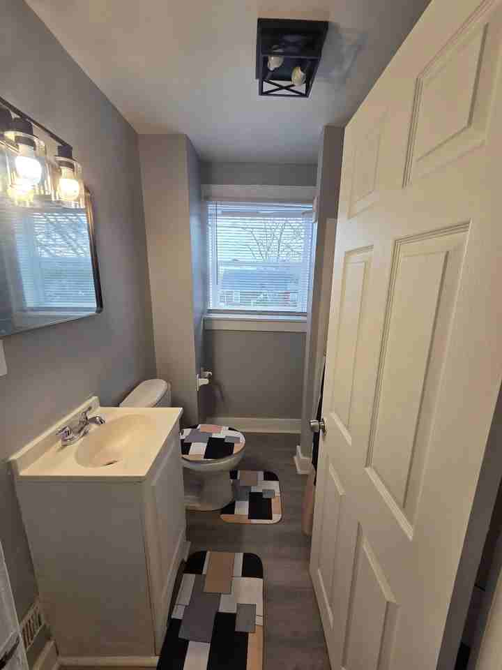 763 Dupont St - Photo 4 of 9