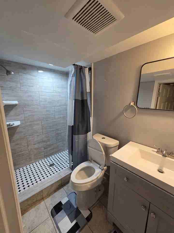 763 Dupont St - Photo 5 of 9