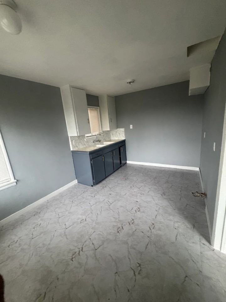 3825 Woolwine Dr - Photo 3 of 7