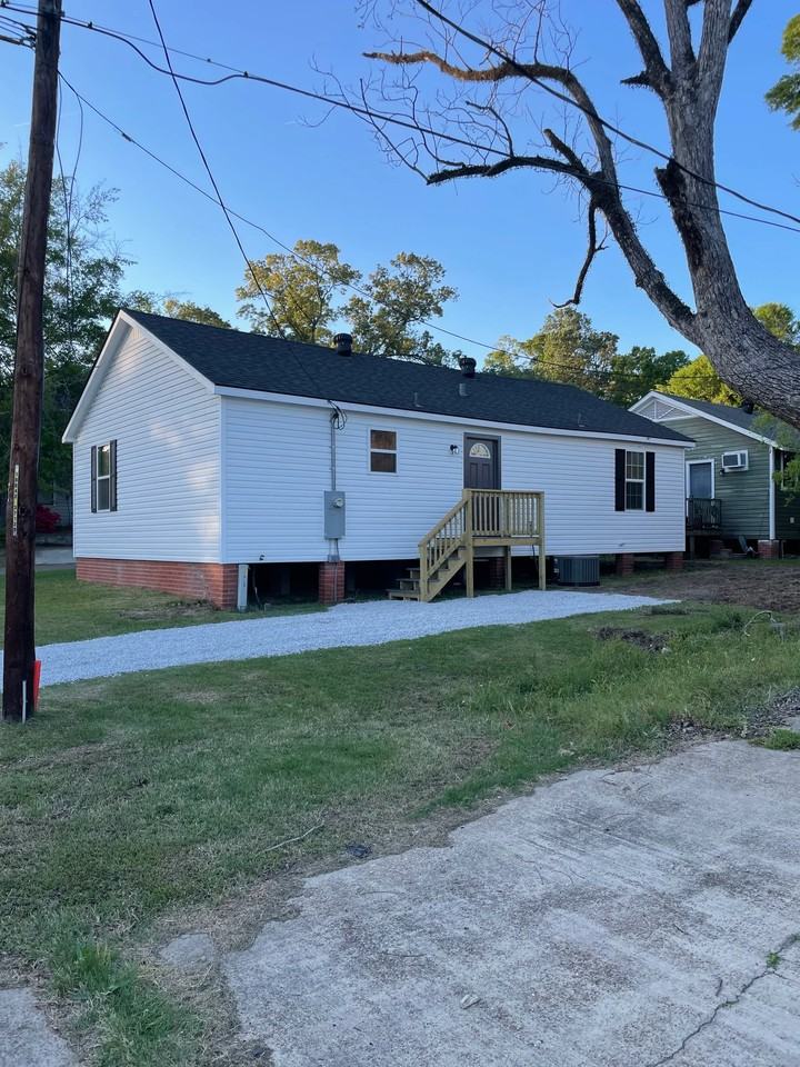 102 Russell Ct - Photo 2 of 11