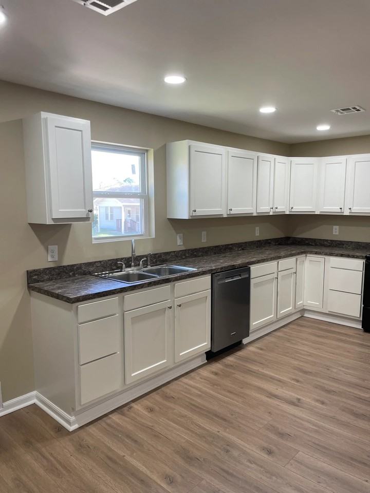 102 Russell Ct - Photo 3 of 11