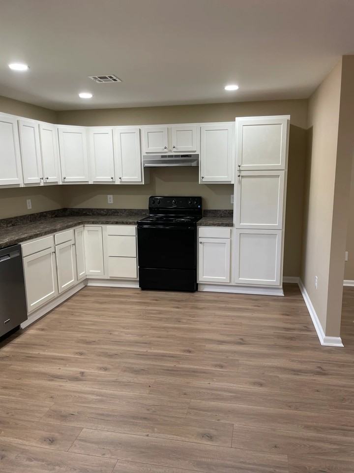 102 Russell Ct - Photo 4 of 11