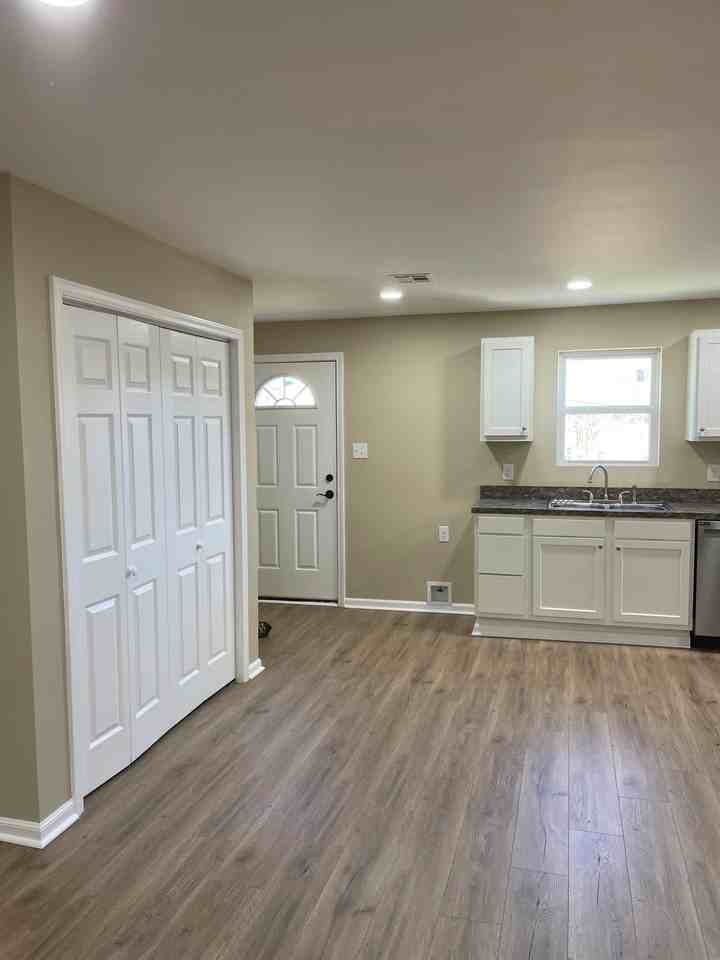 102 Russell Ct - Photo 5 of 11