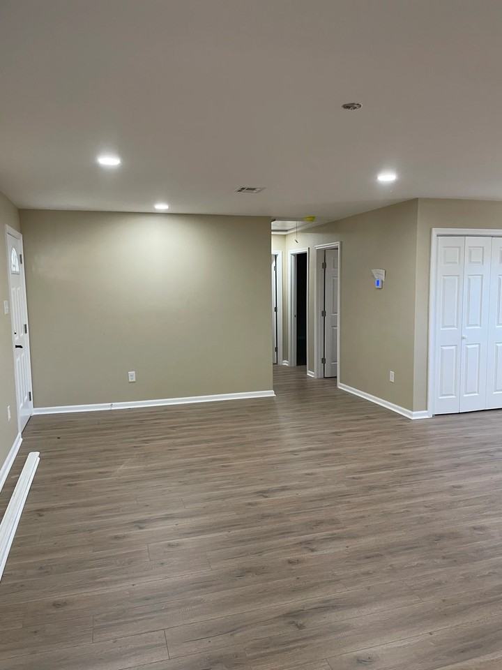 102 Russell Ct - Photo 7 of 11