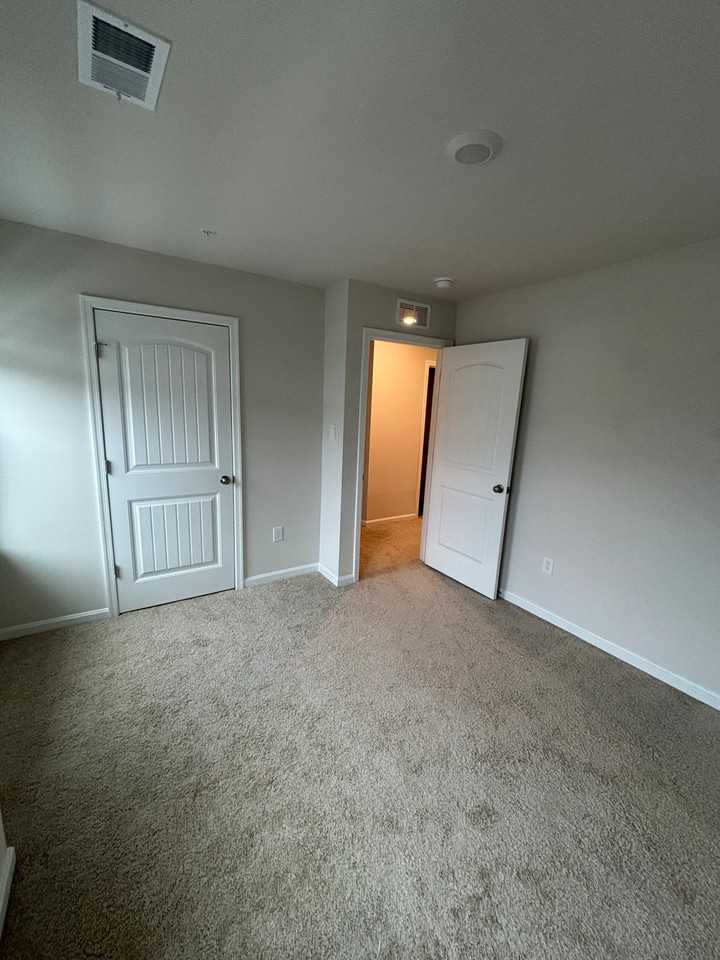 112 Flying Cloud Dr - Photo 6 of 15