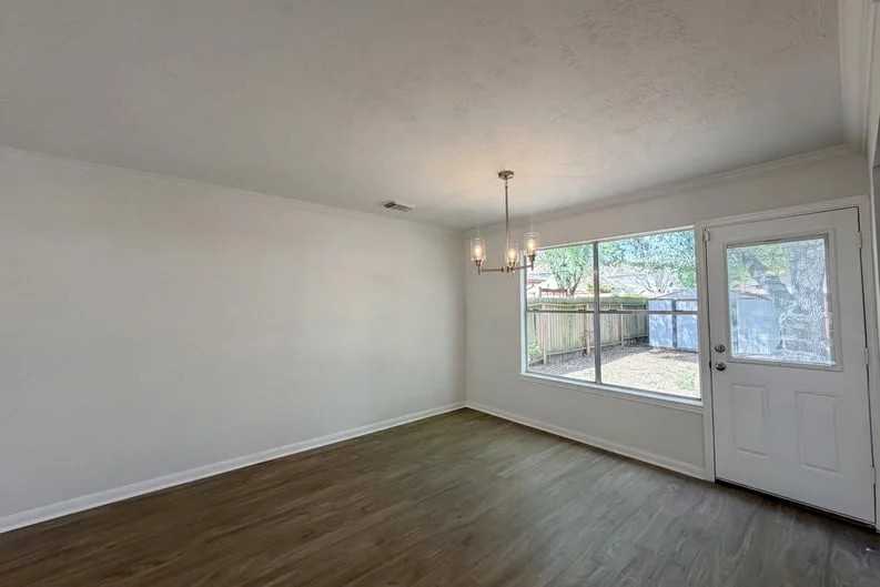 6381 Stratford Park Dr - Photo 7 of 9