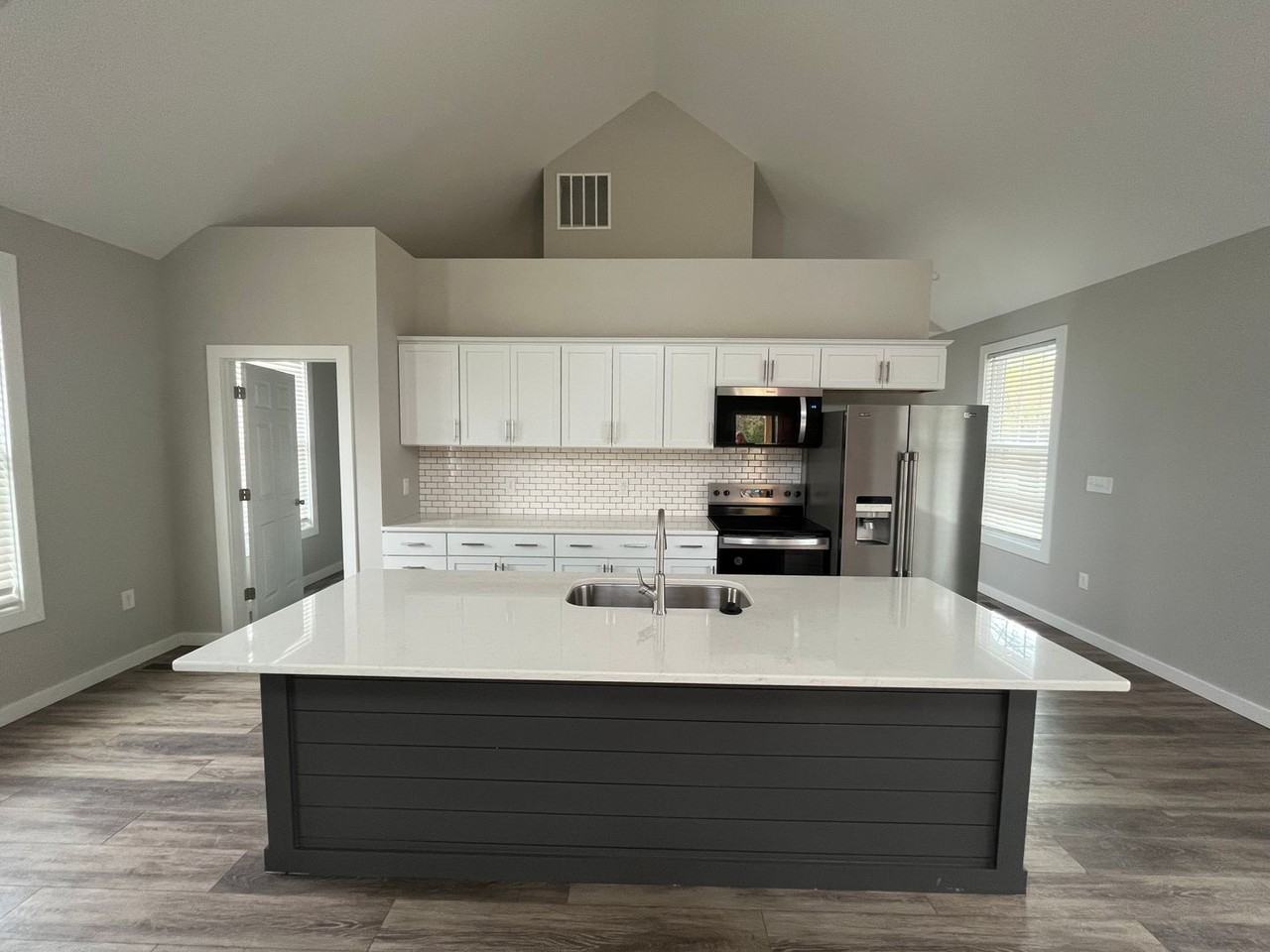 501 W 16th St - Photo 4 of 28