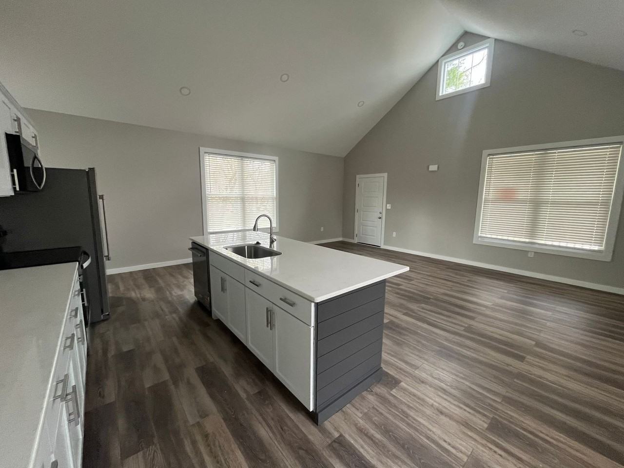 501 W 16th St - Photo 5 of 28