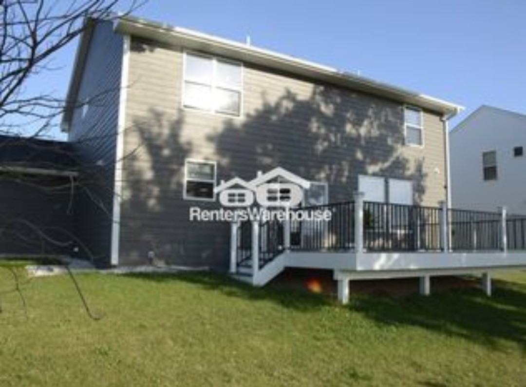 1566 Edgebrook Ln - Photo 2 of 3