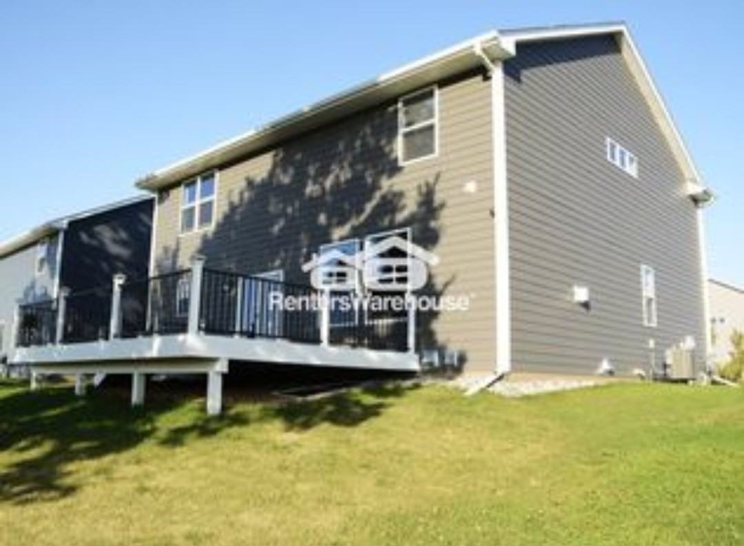 1566 Edgebrook Ln - Photo 3 of 3