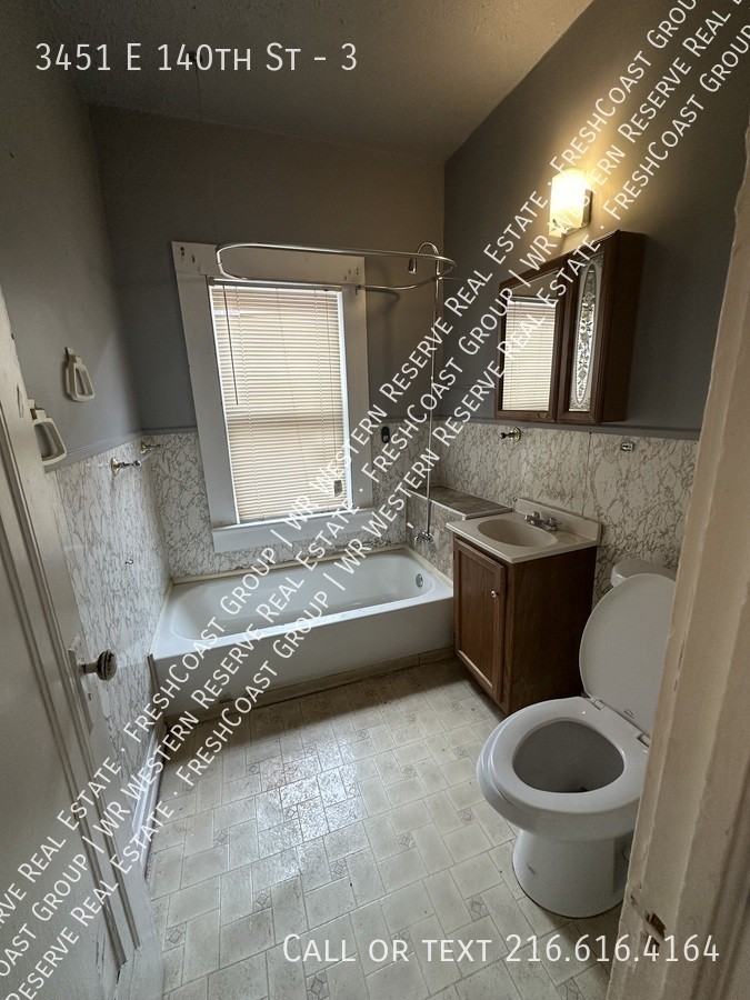 3451 E 140th St #3 - Photo 5 of 7