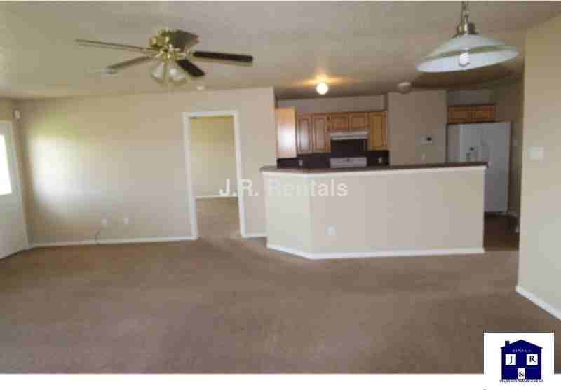 4601 Lloyd Dr - Photo 3 of 15