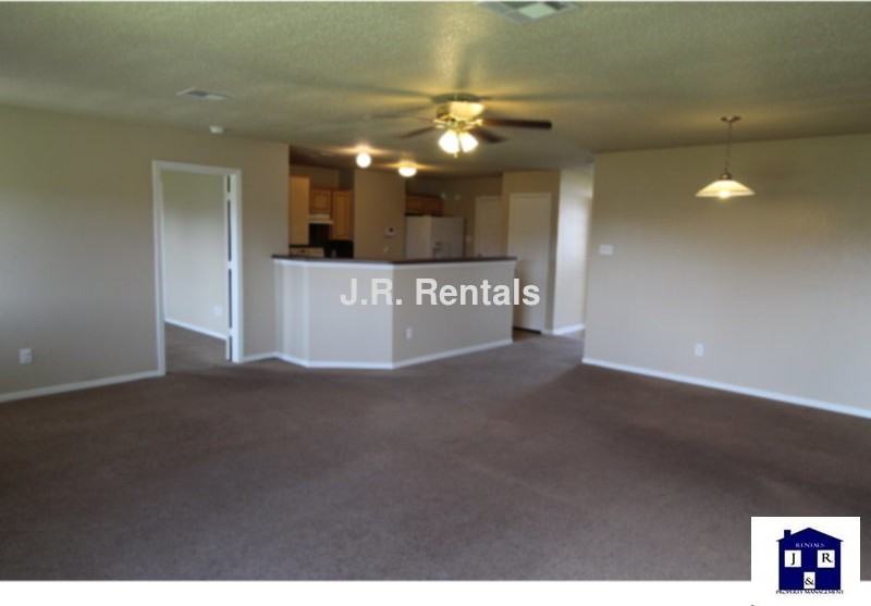 4601 Lloyd Dr - Photo 4 of 15