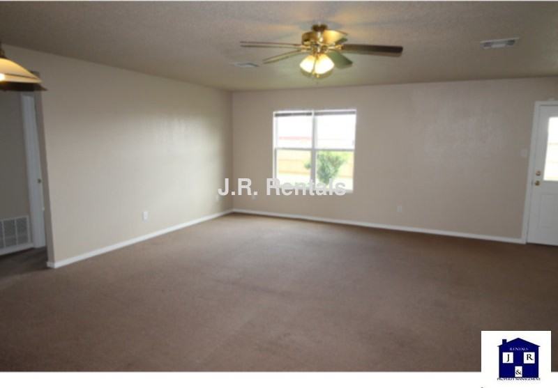 4601 Lloyd Dr - Photo 5 of 15