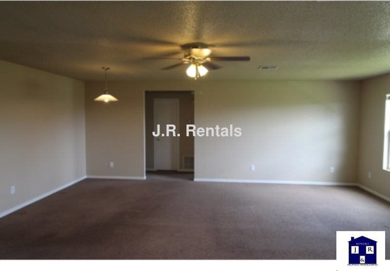 4601 Lloyd Dr - Photo 6 of 15