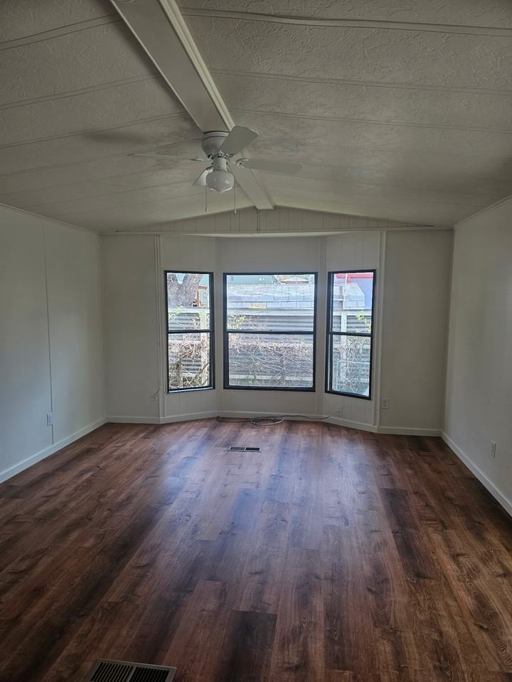 114 W Pecan St #NA - Photo 2 of 11