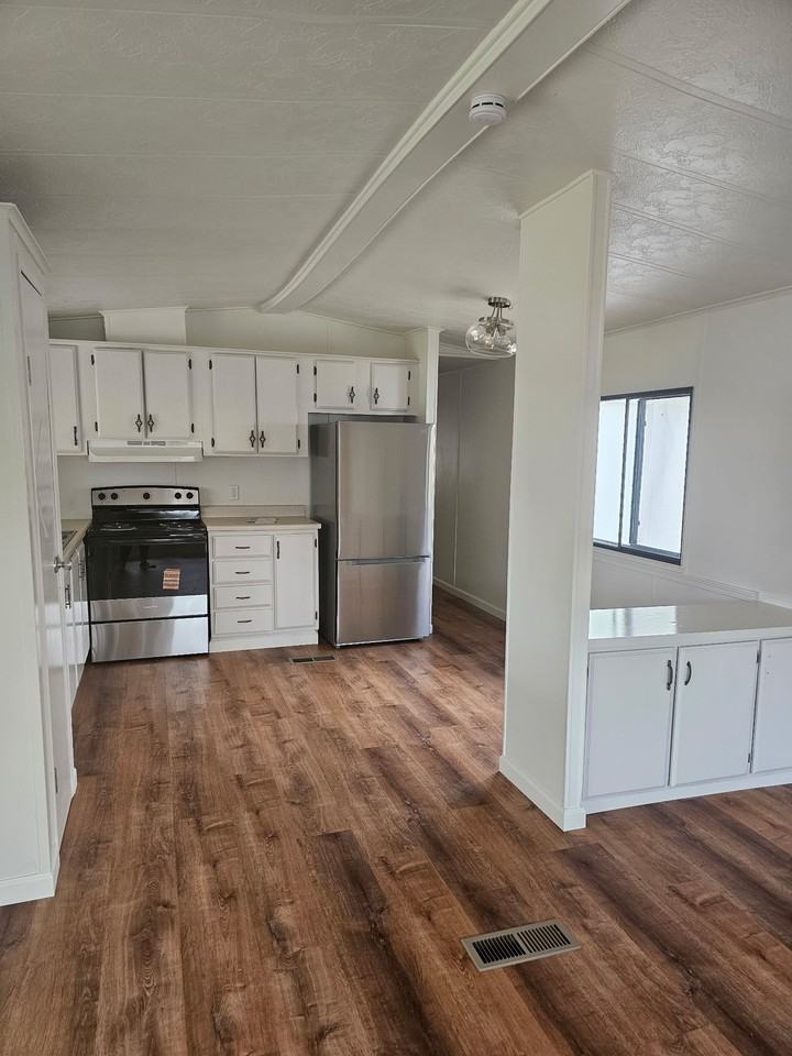 114 W Pecan St #NA - Photo 3 of 11