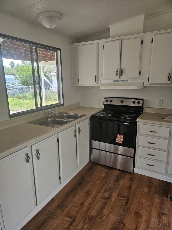 114 W Pecan St #NA - Photo 4 of 11