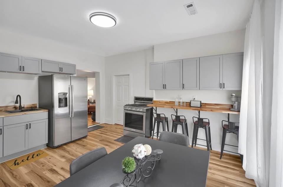 521 E Water St #2 - Photo 5 of 14