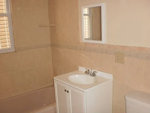 457 Hawthorne Ave - Photo 4 of 5