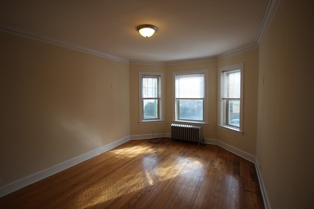 2320 W Granville Ave #3 - Photo 2 of 9