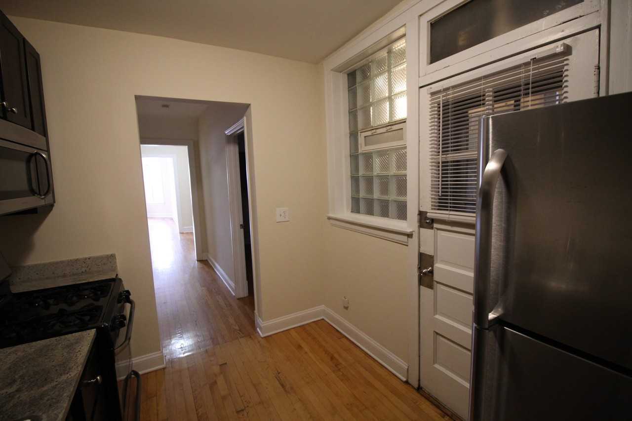 2320 W Granville Ave #3 - Photo 4 of 9