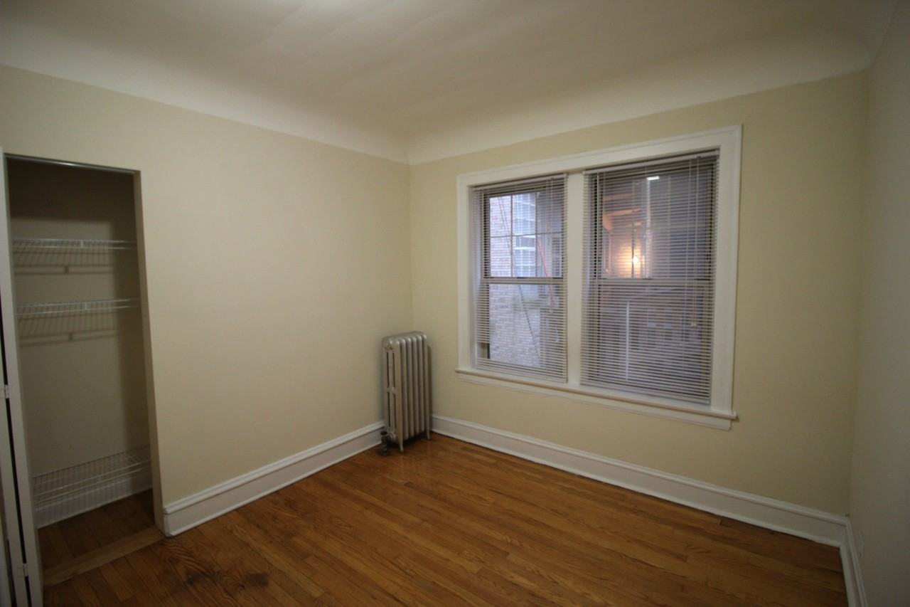 2320 W Granville Ave #3 - Photo 5 of 9