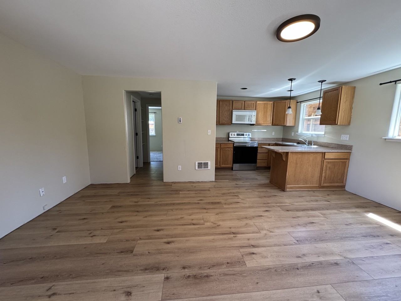 835 Sw 10th St #NA - Photo 3 of 30