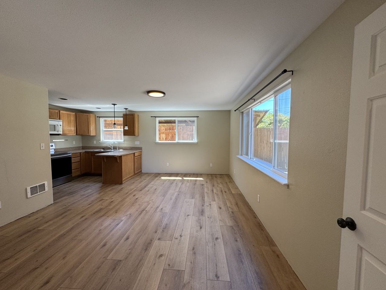 835 Sw 10th St #NA - Photo 4 of 30