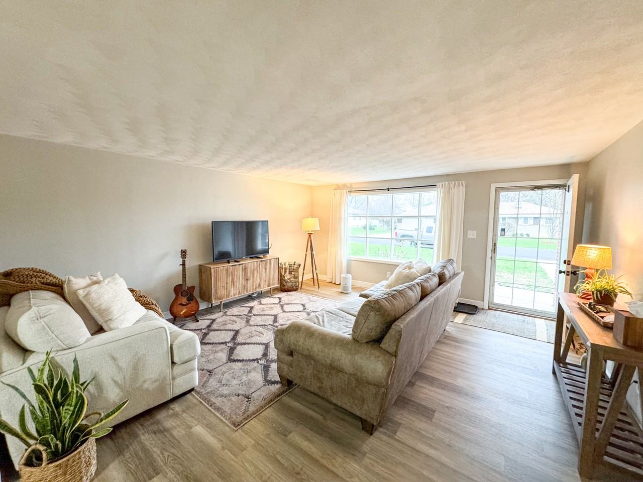 615 W Timothy Dr #615 - Photo 2 of 15