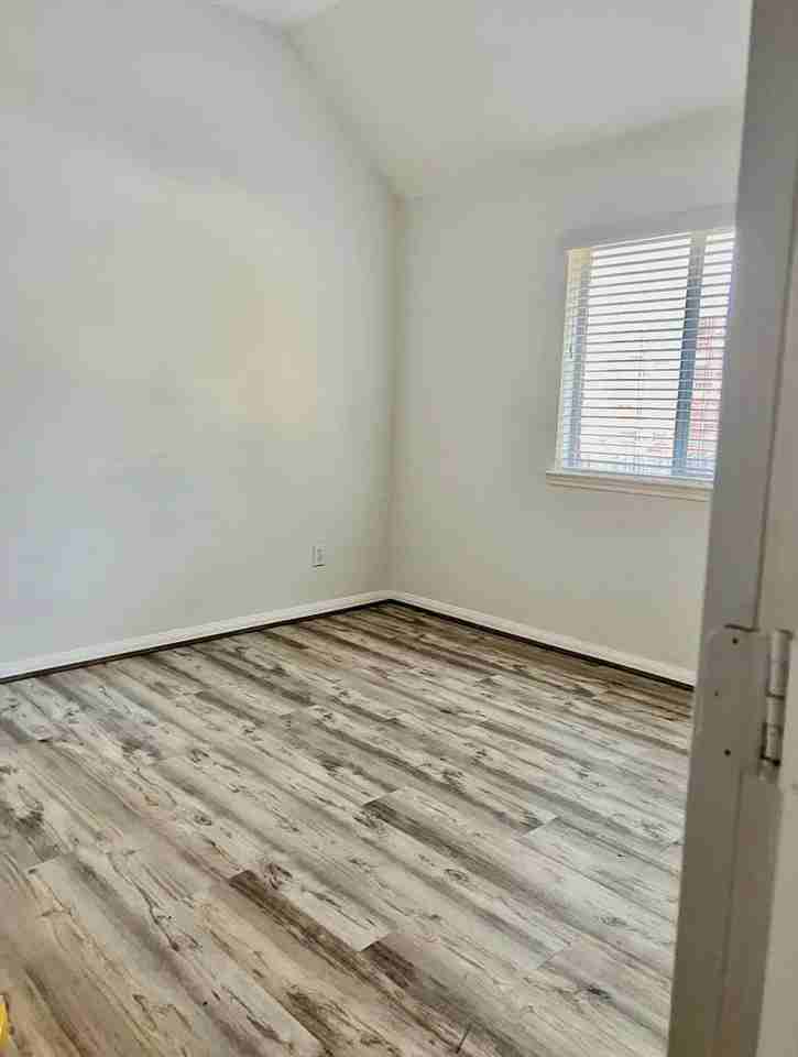 2502 N Yorkchase Ln #NA - Photo 3 of 12