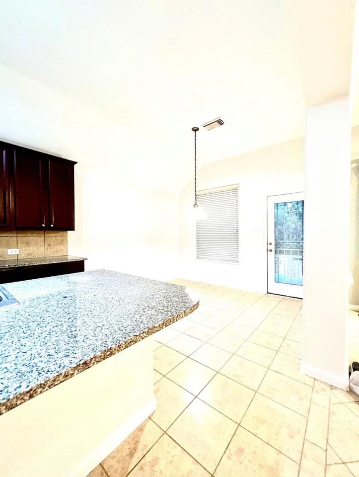 2502 N Yorkchase Ln #NA - Photo 5 of 12