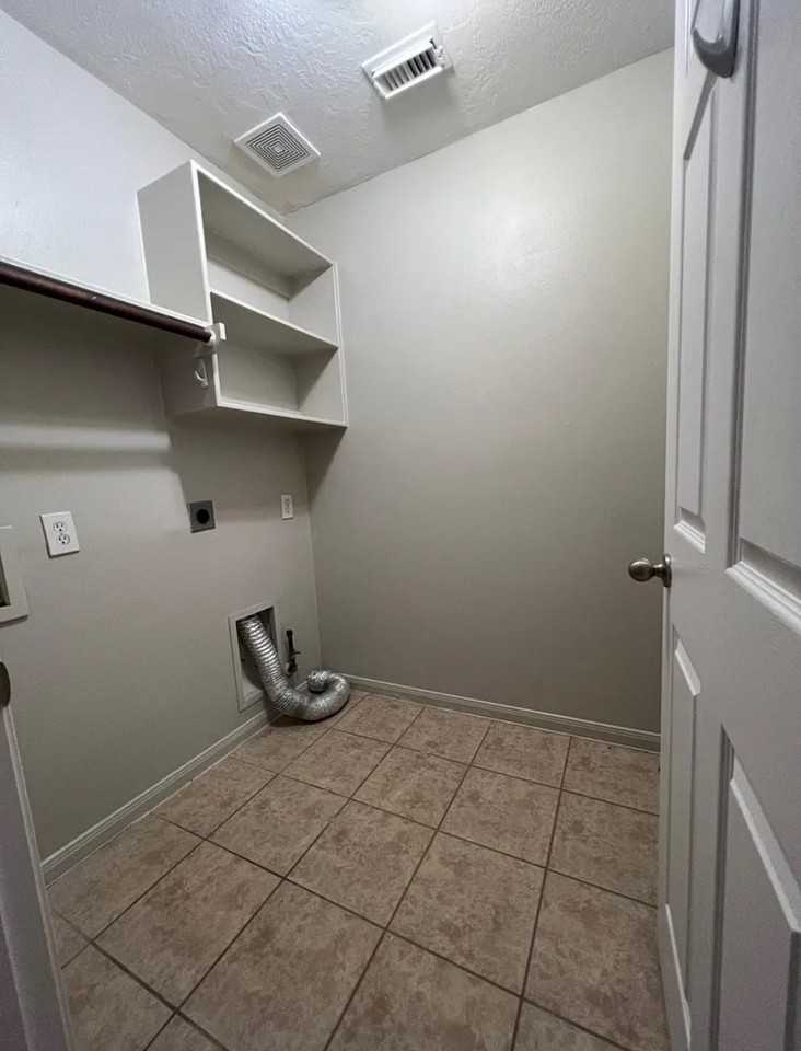 2502 N Yorkchase Ln #NA - Photo 6 of 12