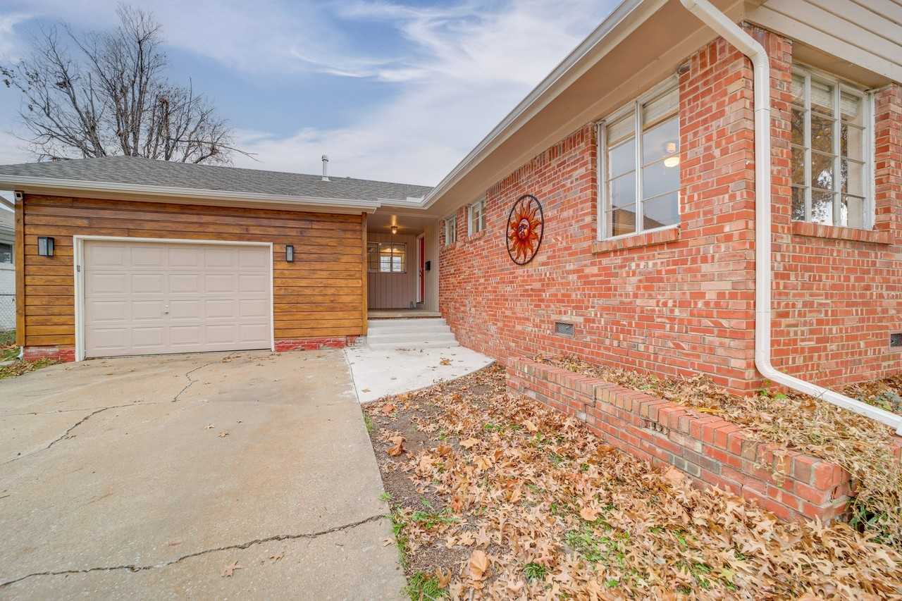 2441 S Norwood Ave #NA - Photo 2 of 24