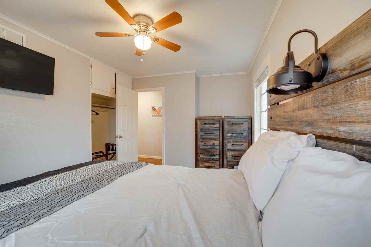 2441 S Norwood Ave #NA - Photo 3 of 24