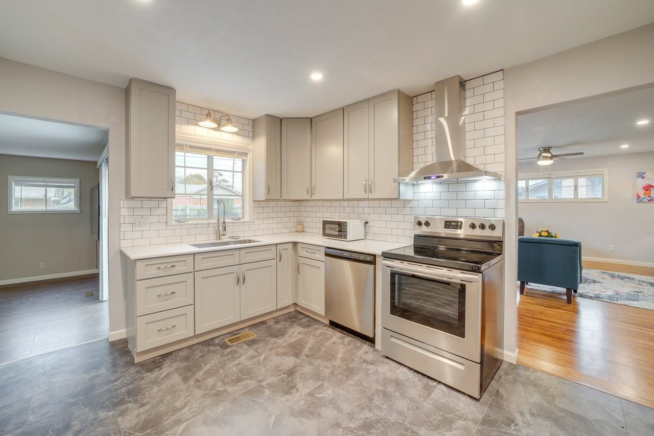 2441 S Norwood Ave #NA - Photo 4 of 24