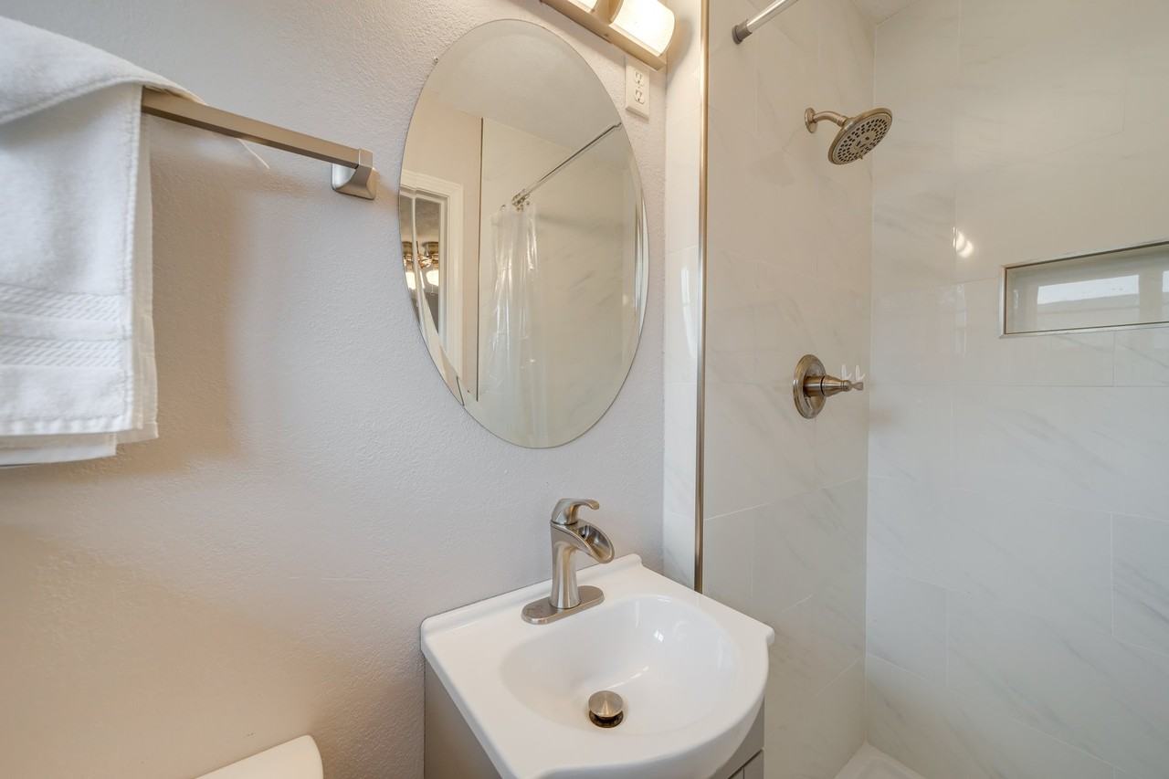 2441 S Norwood Ave #NA - Photo 7 of 24