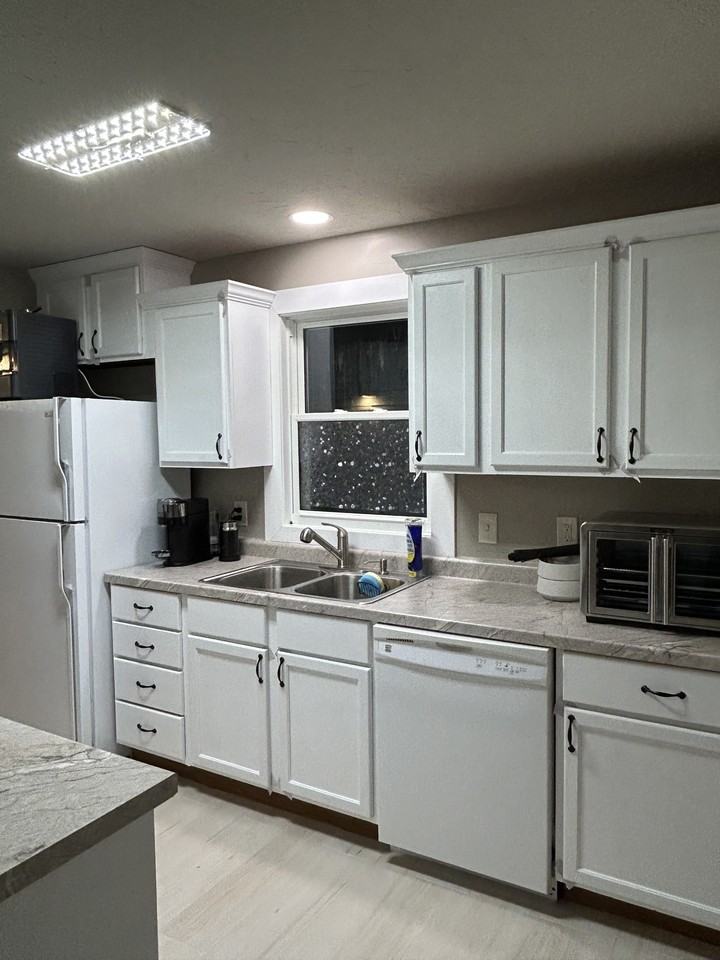 213 11th Ave Sw #NA - Photo 2 of 18