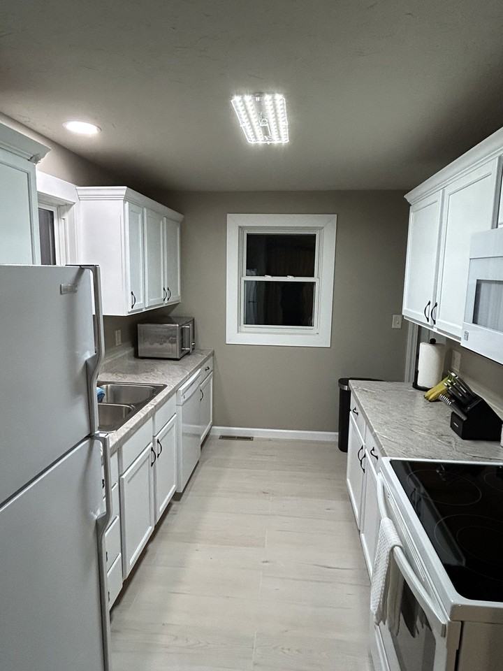 213 11th Ave Sw #NA - Photo 3 of 18