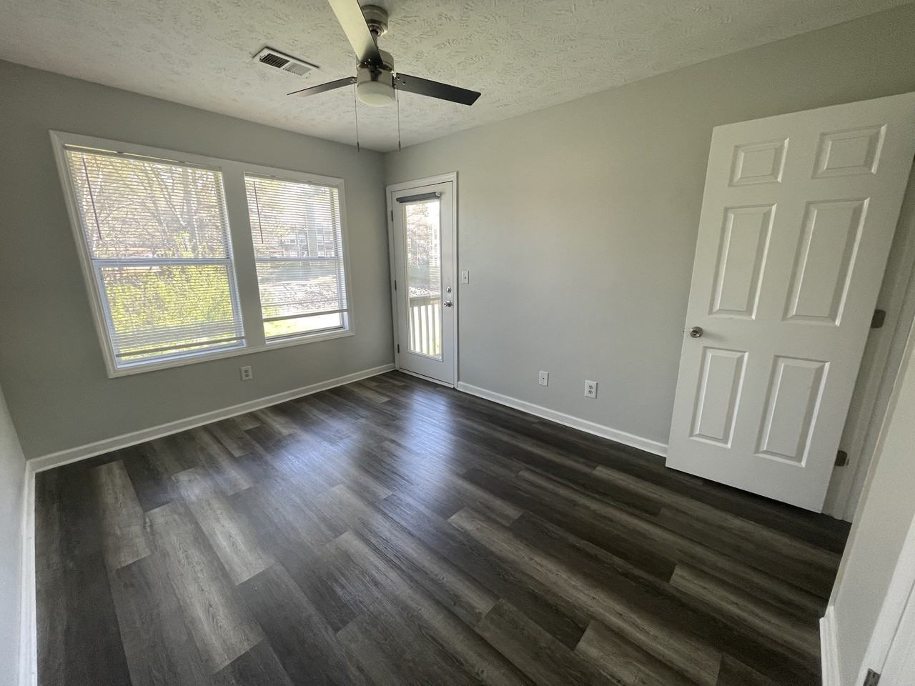 942 Stewarts Creek Dr #9 - Photo 3 of 17