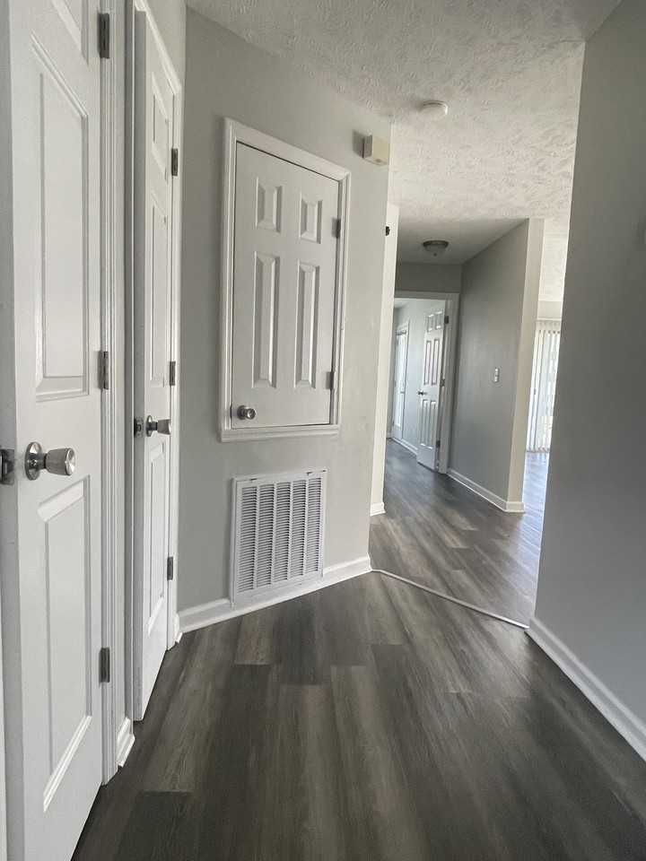 942 Stewarts Creek Dr #9 - Photo 7 of 17