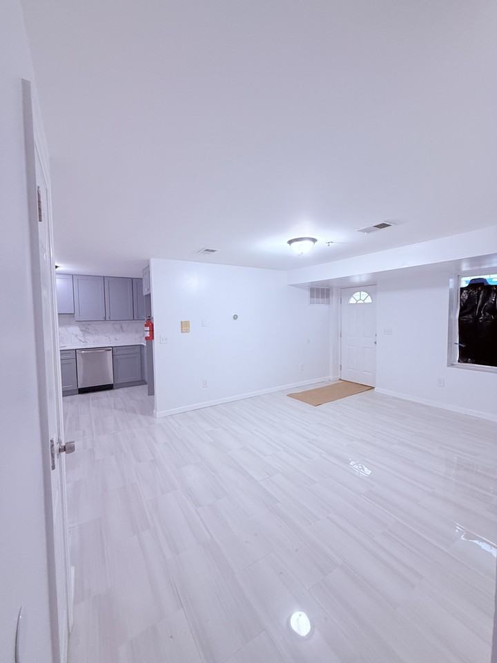 414 S 19th St #1 - Photo 4 of 13