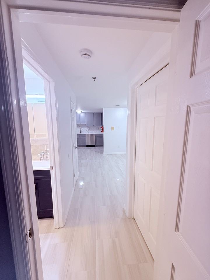 414 S 19th St #1 - Photo 7 of 13