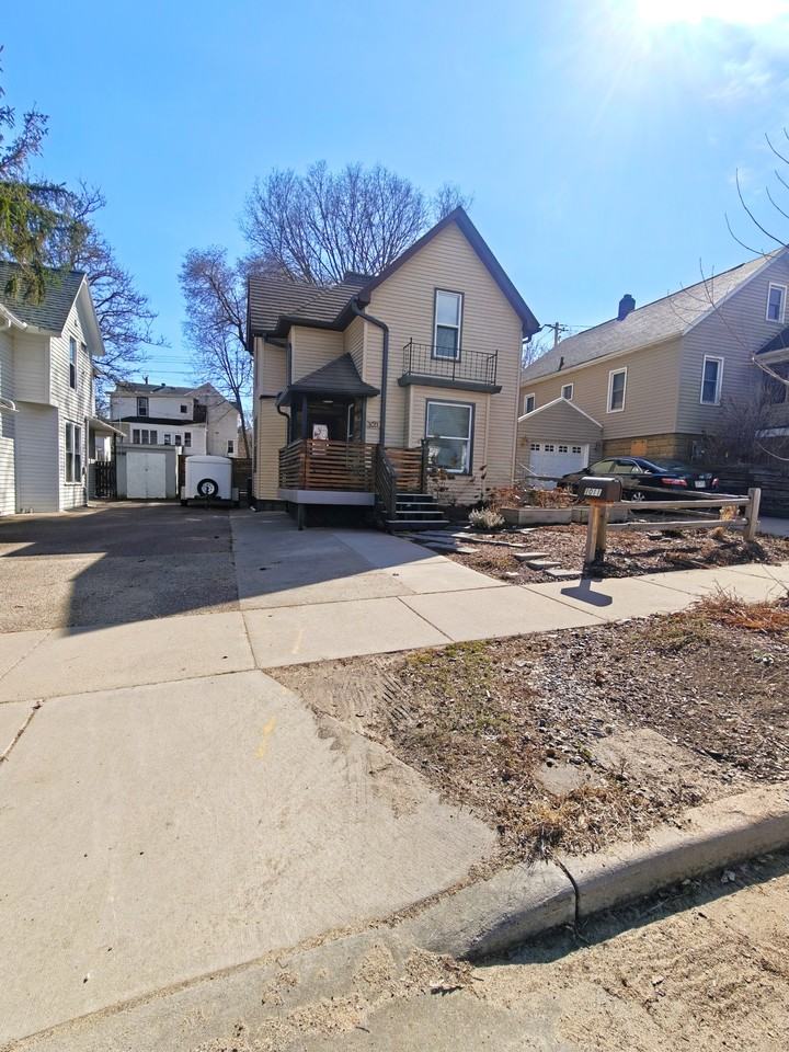 1011 E Grand Ave #NA - Photo 2 of 43