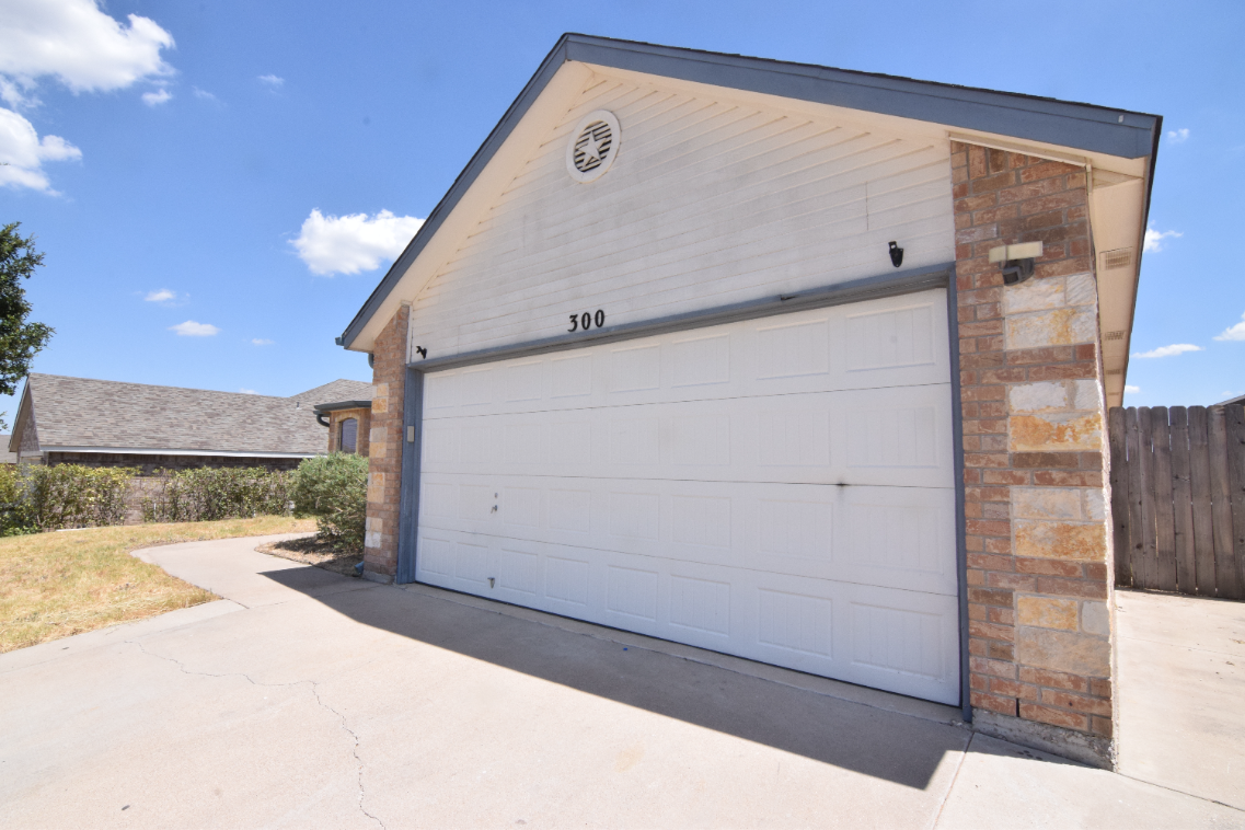 300 Curtis Dr #NA - Photo 2 of 24