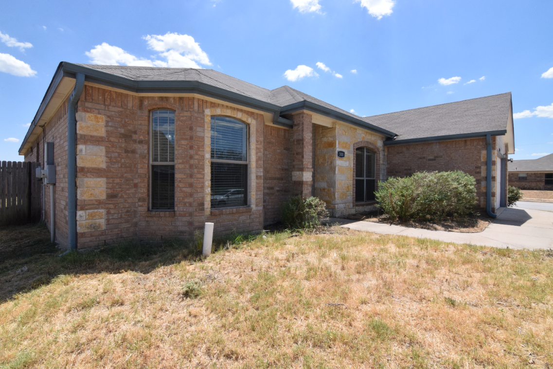 300 Curtis Dr #NA - Photo 3 of 24