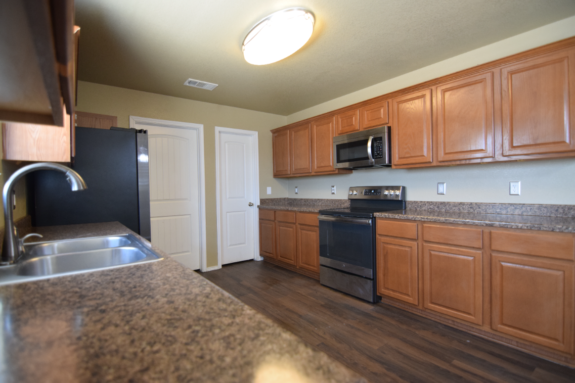 300 Curtis Dr #NA - Photo 5 of 24